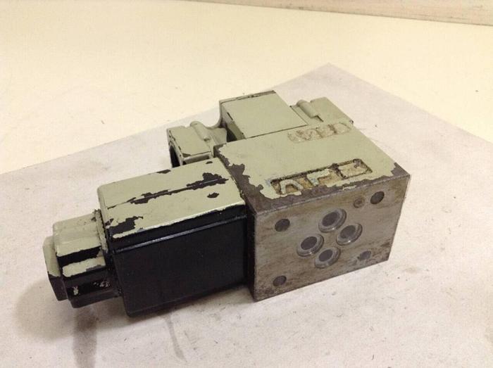 Used YUKEN Directional Valve DSG-01-2B0-A100-4027 #68230