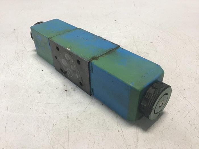 Used VICKERS Directional Valve DG4V-3-6C-M-U-HL7-60 Used