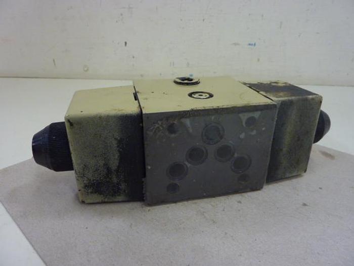 Used VICKERS Directional Valve C2119475DG4S4016CUB60 Used