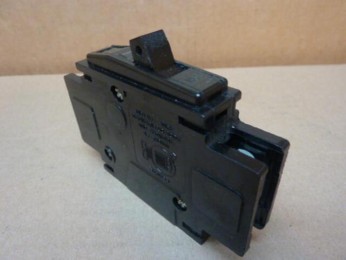Used SQUARE D 15 Amp Circuit Breaker QOU115 #33008