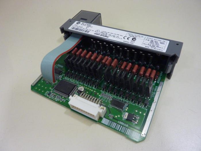 Used ALLEN BRADLEY Output Module 1746-OA16 SER D #50669