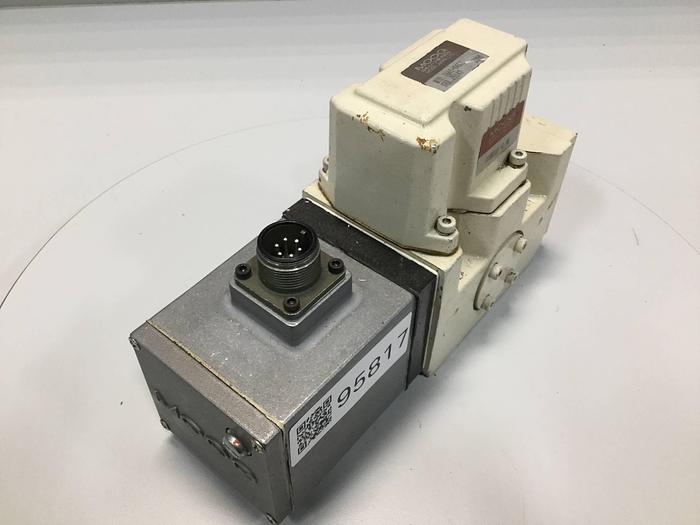 Used MOOG Servo Valve J661-040A Used