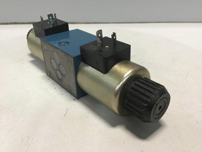 Used BOSCH Directional Valve 0 810 092 105 #137816