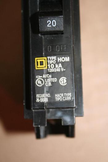 Used SQUARE D 20 Amp Circuit Breaker HOM120 #19384