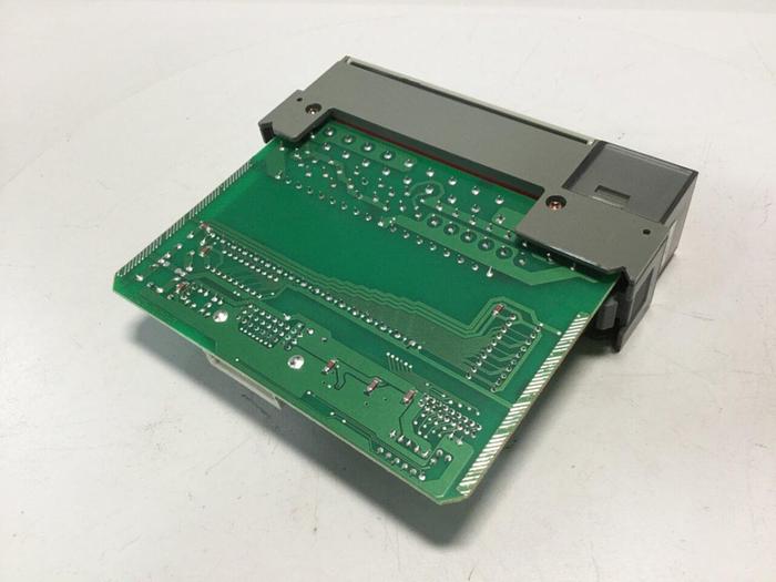 Used ALLEN BRADLEY Output Module 1746-OA16 SER C #50441