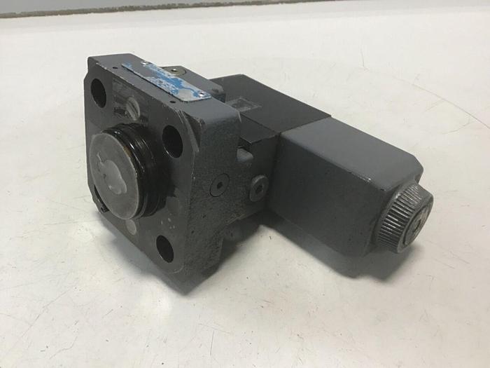 Used VICKERS Valve DG4V-3-2A-M-U-HL7-60 USED