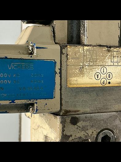 Used VICKERS DG4V-3-OB-P-L-T-10-JA-S310