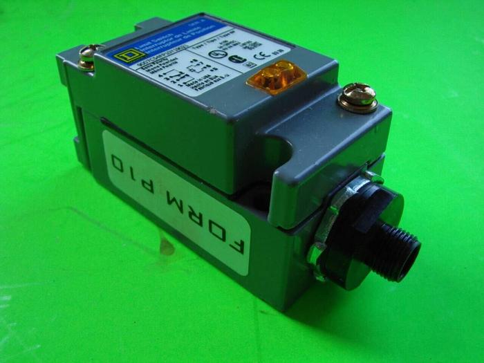 Used SQUARE D Limit Switch 9007C54P10Y19021 #10625