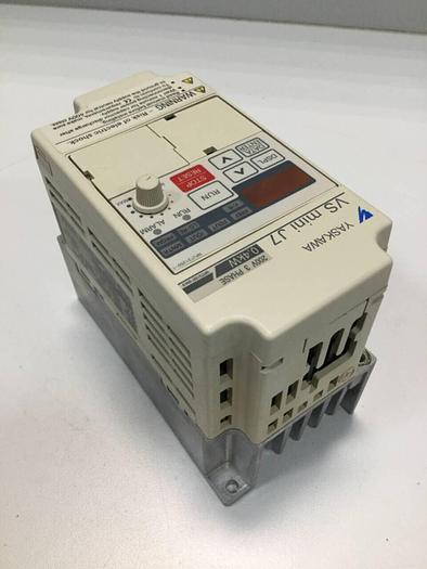 Used YASKAWA VS Mini J7 Inverter CIMR-J7AA20P4 #101129