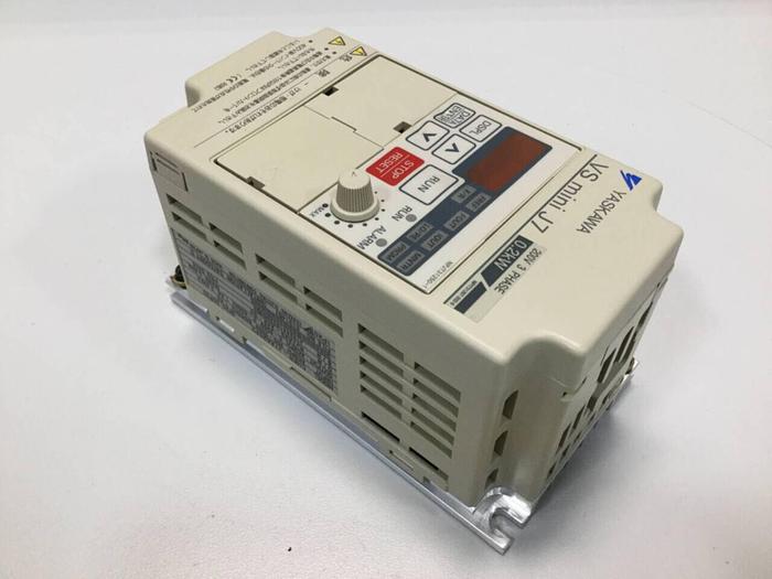 Used YASKAWA VS Mini J7 Drive CIMR-J7AA20P2 #98521
