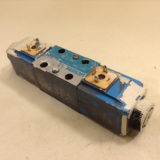 Used VICKERS Directional Valve DG4V-3-6C-M-U-HL7-60 Used