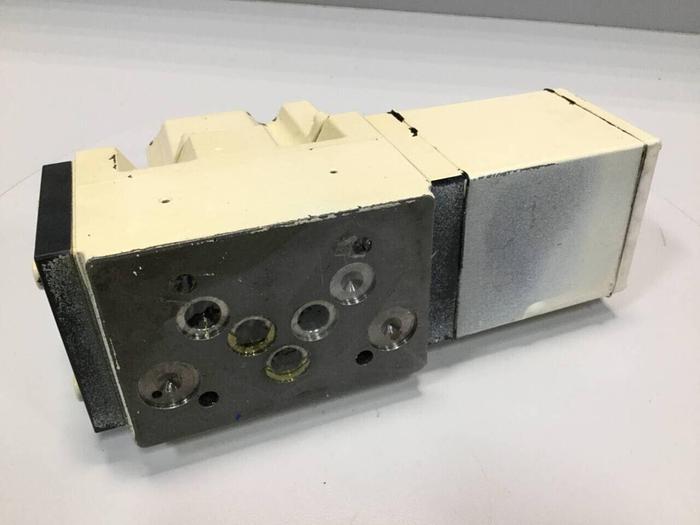 Used MOOG Valve J661-124 Used