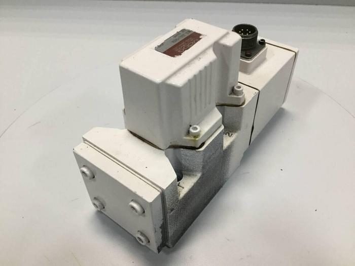 Used MOOG Servo Valve J661-040A Used