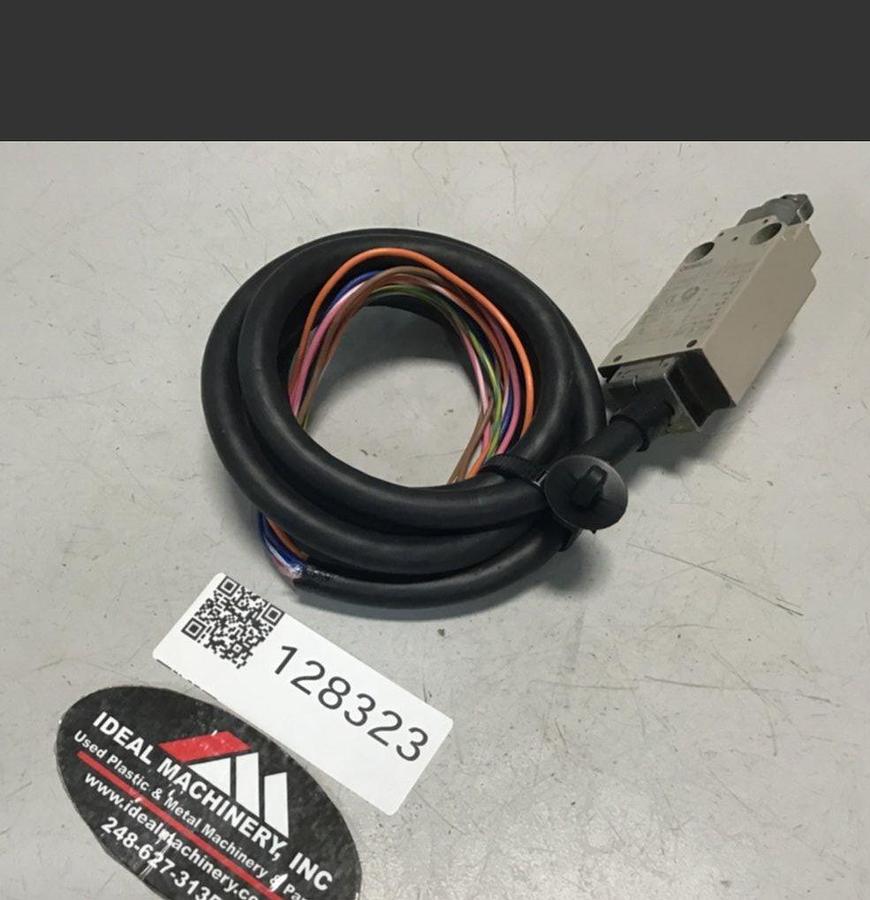Used OMRON Limit Switch D4F-302-3D USED