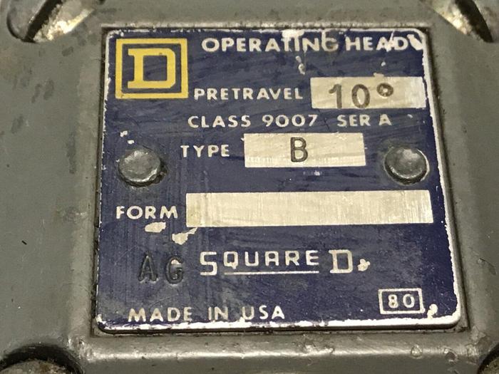 Used SQUARE D Limit Switch 9007-C52B2 #121714