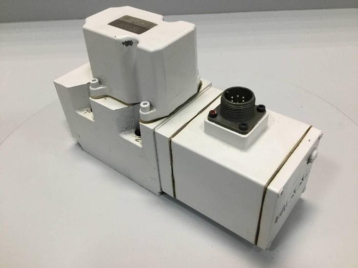 Used MOOG Servo Valve J661-172A Used