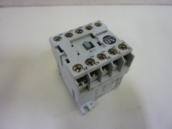 Used ALLEN BRADLEY Relay 700DC-MB310 SER A #63658