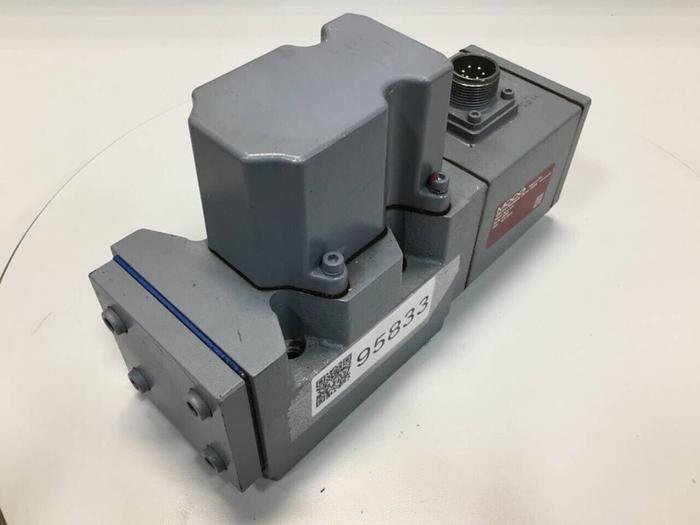 Used MOOG Valve J661-124 Used