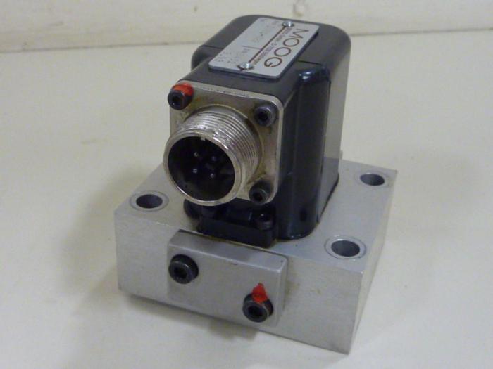 Used MOOG Servo Valve D061-022 Used