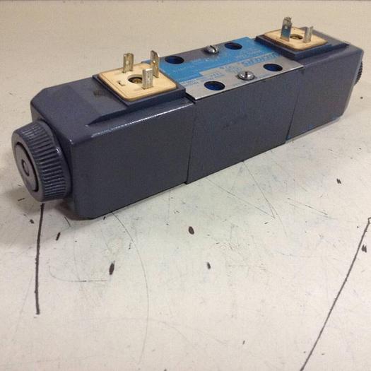 Used VICKERS Directional Valve DG4V-3-6C-M-U-HL7-60 Used
