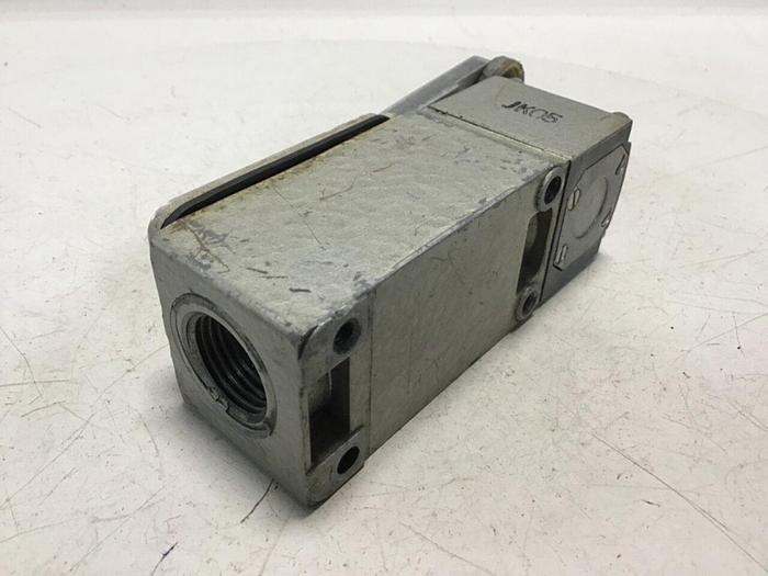 Used TELEMECANIQUE Lox-Switch C2JK05 #122096