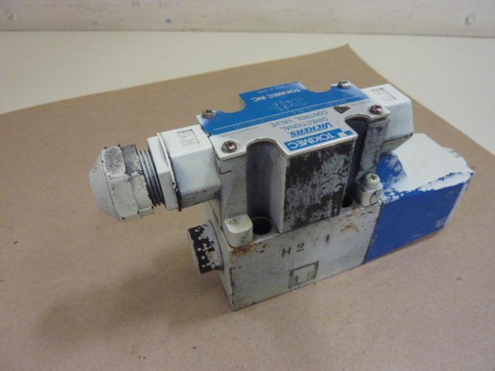 Used VICKERS Directional Control Valve DG4V32AMP7H7P2050 #64575
