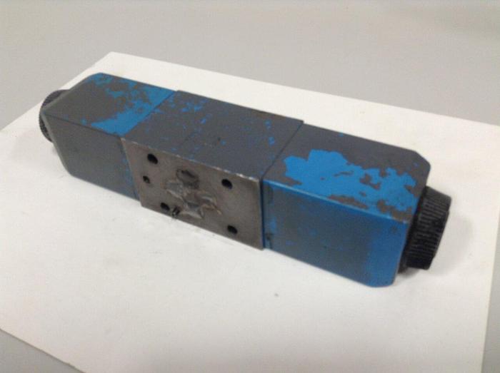Used VICKERS Directional Valve DG4V-3-6C-M-U-HL7-60 Used
