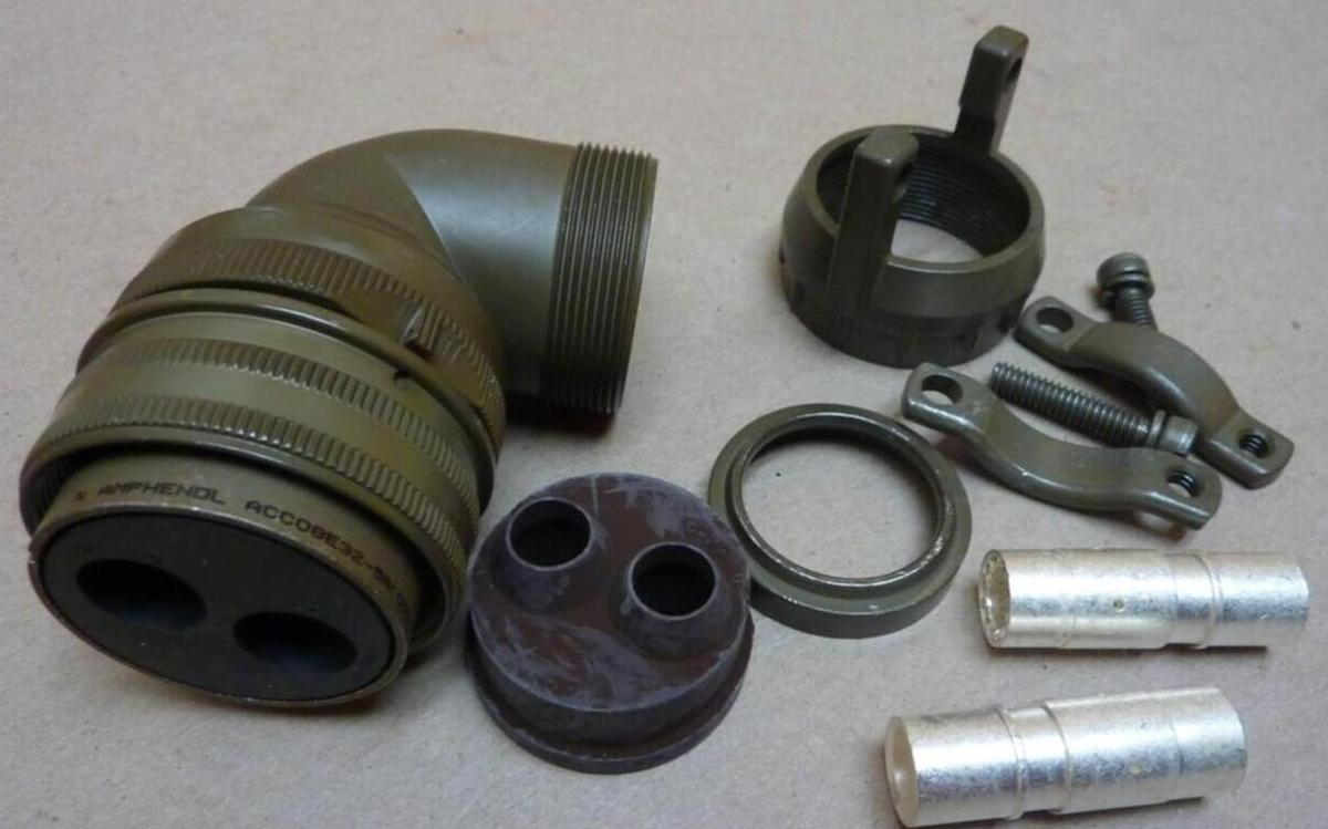 AMPHENOL Connector Plug ACC08E32-5R USED