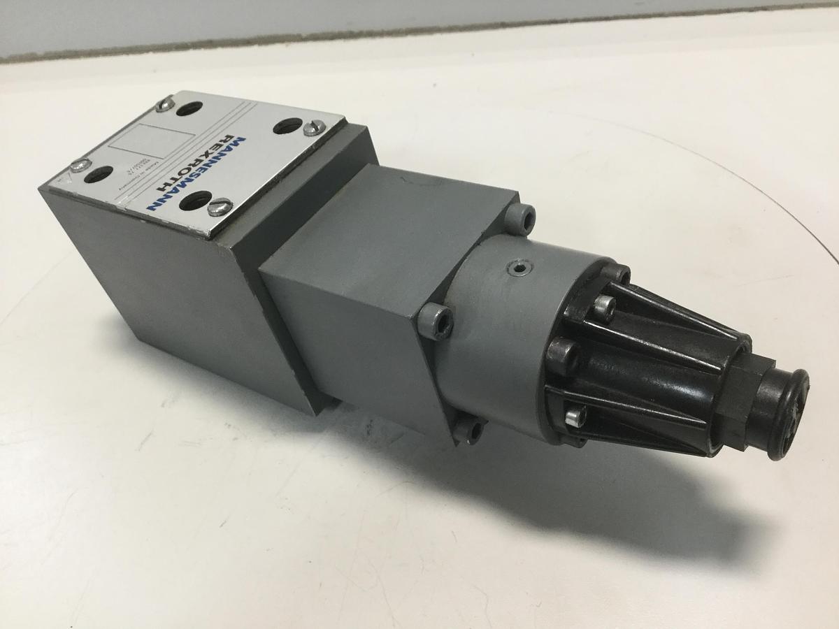 Used MANNESMANN REXROTH Proportional Flow Control Valve 4WRE10EA641224Z4M468 Used