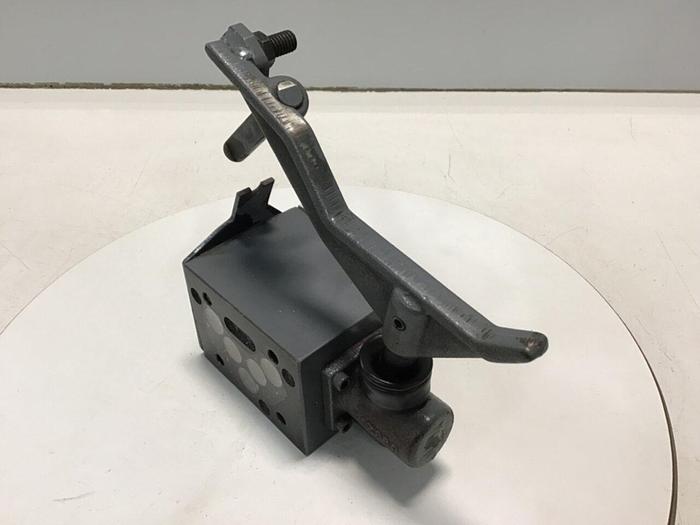 Used PARKER Directional Control Valve D3ML4BN10X4384 Used