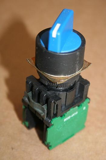 Used ALLEN BRADLEY Selector Switch PB545 SWITCH Used