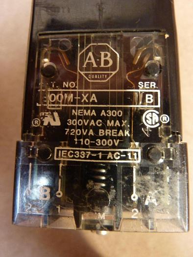 Used ALLEN BRADLEY Push Button 800MR-PA16S AMBER #38180