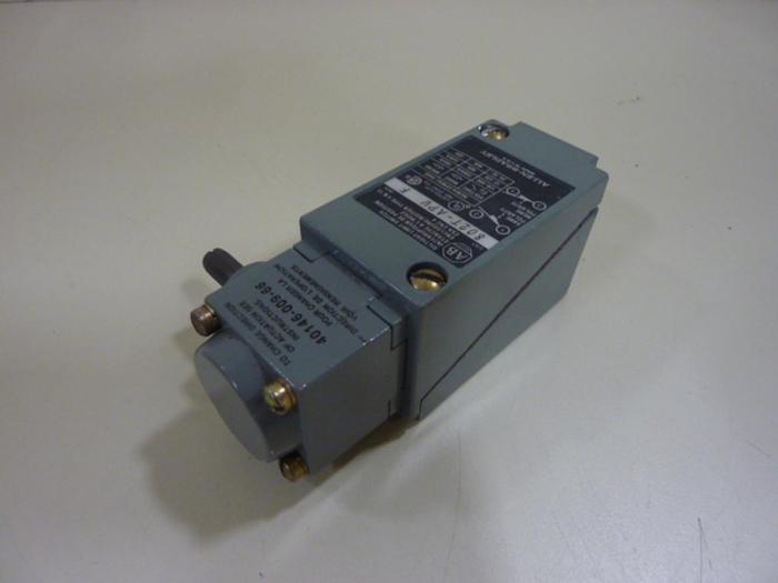 Used ALLEN BRADLEY Oiltight Limit Switch 802T-APV SER F #54681