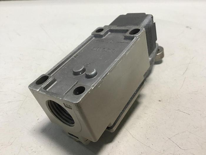 Used OMRON Limit Switch D4B-2115N-R #121526