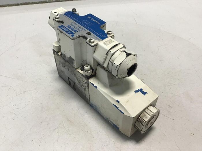 Used VICKERS Hydraulic Valve DG4V-3-2A-M-P7-H-7-P20B15-50 #134398