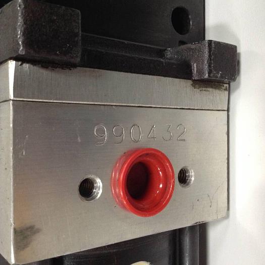 Used DESTACO Pneumatic Hold Clamp 994PMKAR-021-180-37-22 #90074