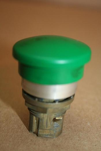 Used ALLEN BRADLEY Mushroom Push Button 800EM-M3 GREEN #19329