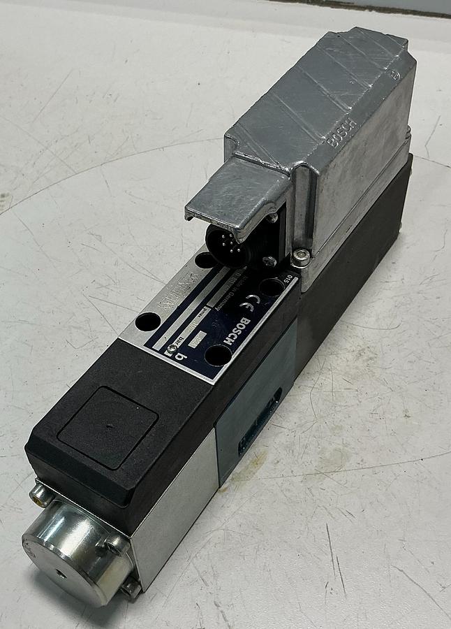 Used BOSCH 0 811 404 143