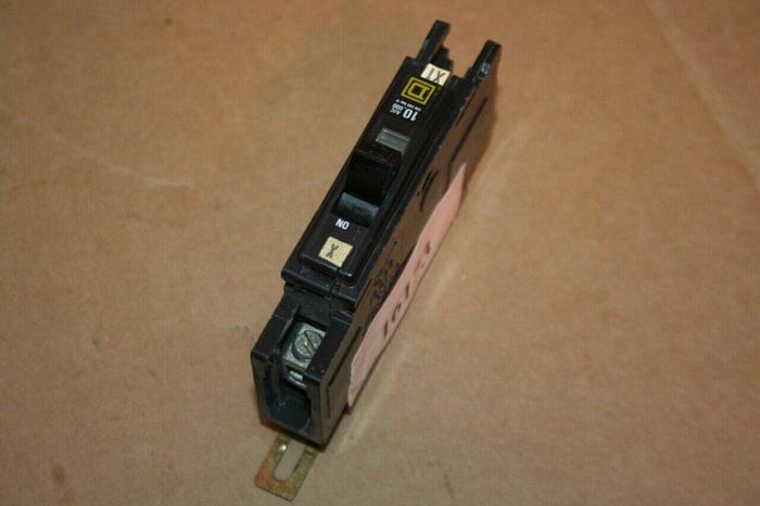 Used SQUARE D 10 Amp Circuit Breaker QOU110 Used