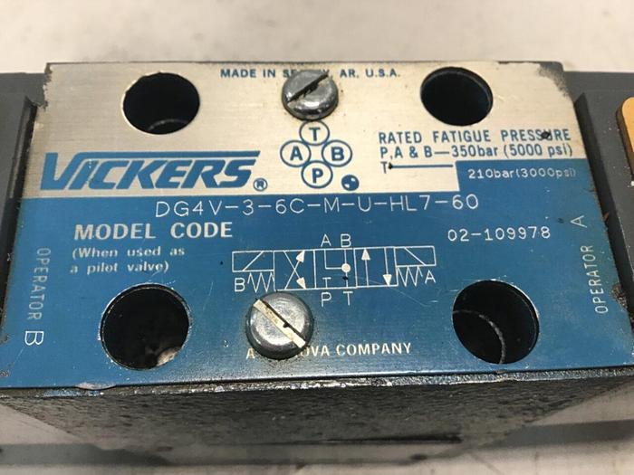 Used VICKERS Directional Valve DG4V-3-6C-M-U-HL7-60 Used