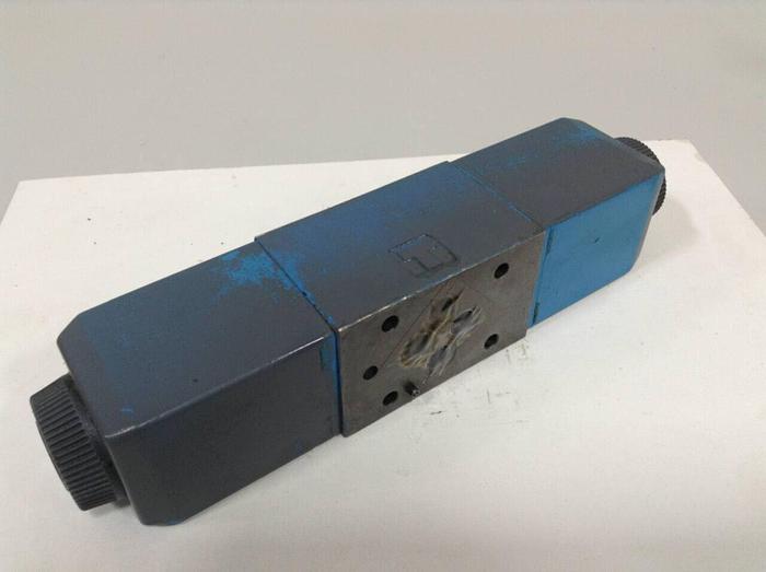 Used VICKERS Directional Valve DG4V-3-6C-M-U-HL7-60 Used