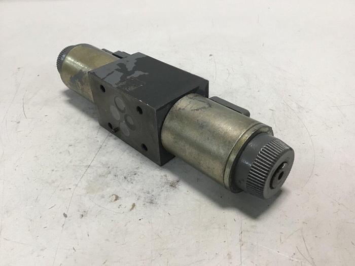 Used VICKERS Solenoid Valve DG4V-3S-6C-M-U-HL7-60-EN490 Used