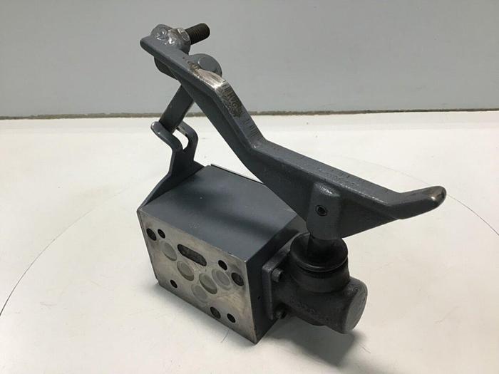 Used PARKER Control Valve D3L4BN10X4304 #111866