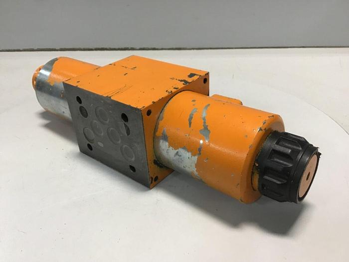 Used MANNESMANN REXROTH Valve 4WE 10 J32 4WE10J32/CG24N9Z4 USED