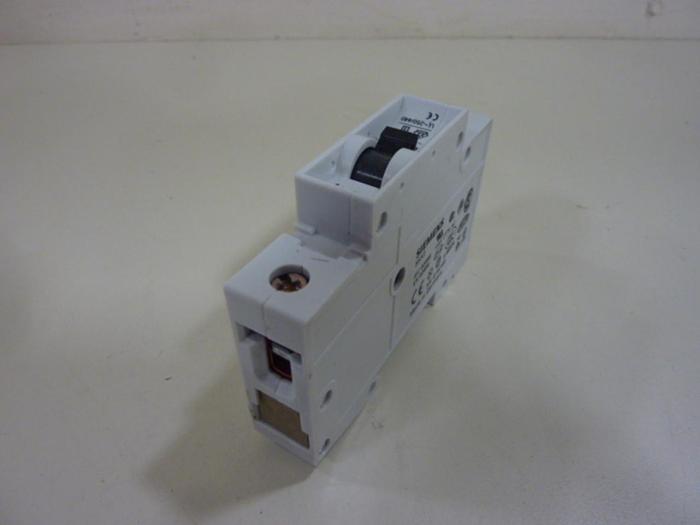 Used SIEMENS 10 Amp Circuit Breaker 5SX21C10 #104302