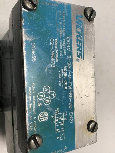 Used VICKERS Valve DG4V32ALMFWB660EN21 #138782