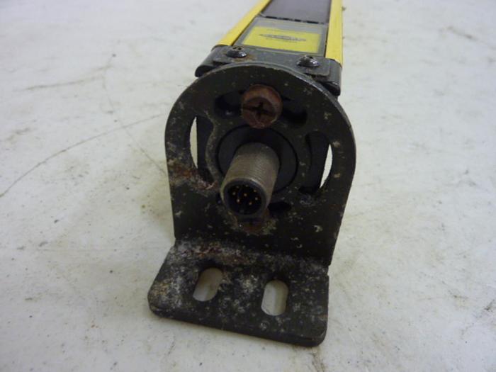 Used BANNER ENGINEERING Light Curtain Emitter SLSE30-1050Q8 Used