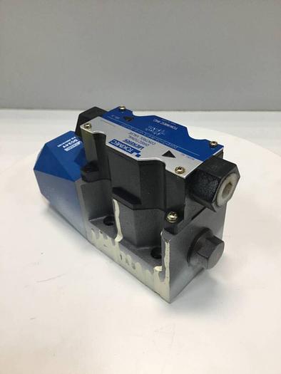 Used VICKERS Tokimec Directional Control Valve DG4V52AMP7LH630T51 #96942