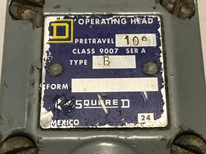Used SQUARE D Limit Switch 9007-C64B2 #122025