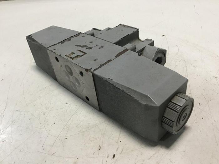 Used VICKERS Valve DG4VC-3-6C-M-PS2-H-7-50-JA100 #130510